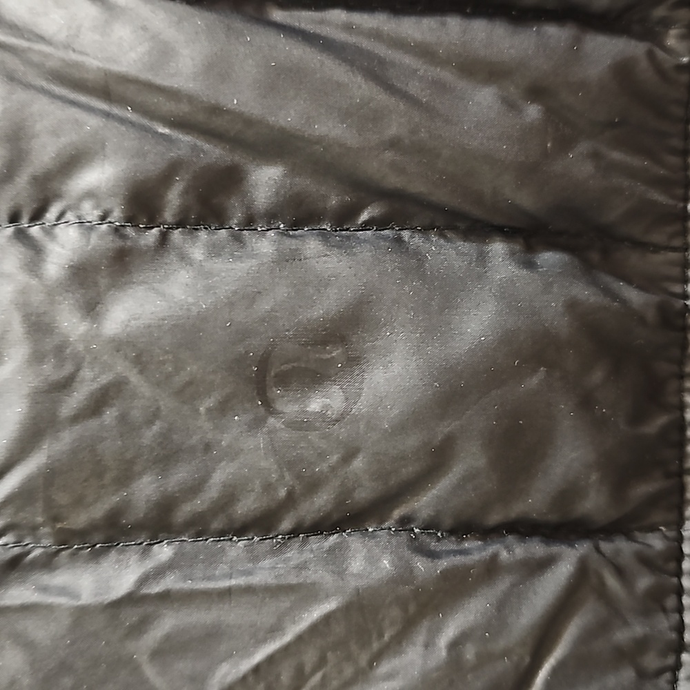 220. Lululemon Run: Turn Around Vest - Picture 10 of 12